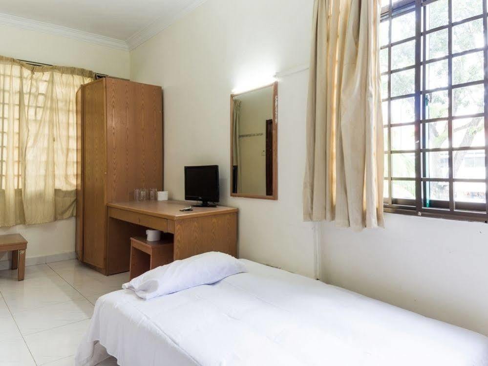 Reddoorz Near Aljunied Mrt Singapore Exterior photo
